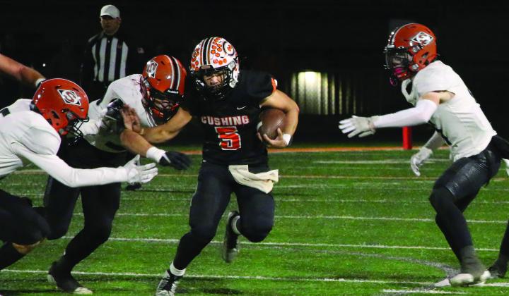 Johnny Hilligoss muscles through Sallisaw defenders. Photo by Allie Prater