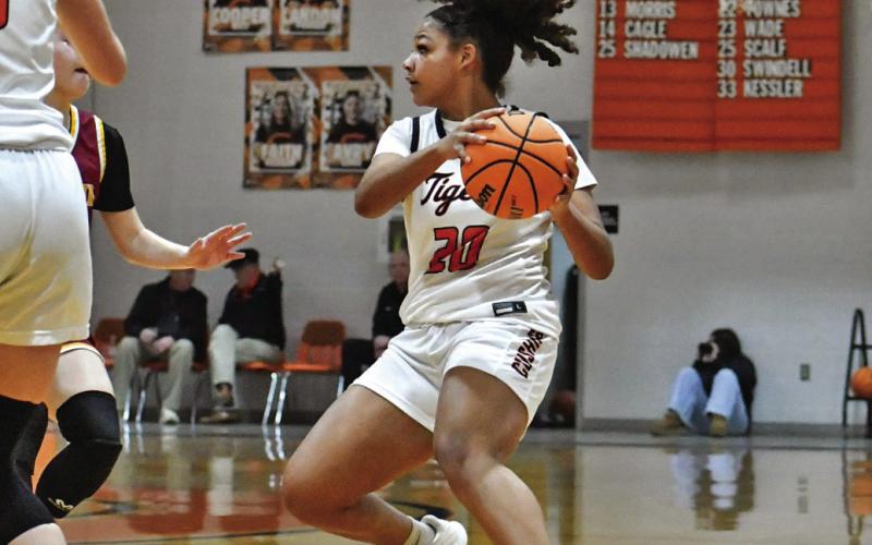 Cushing’s Makiah Shanklin looks to feed the ball inside against Cleveland. Photo by Sarah Townes