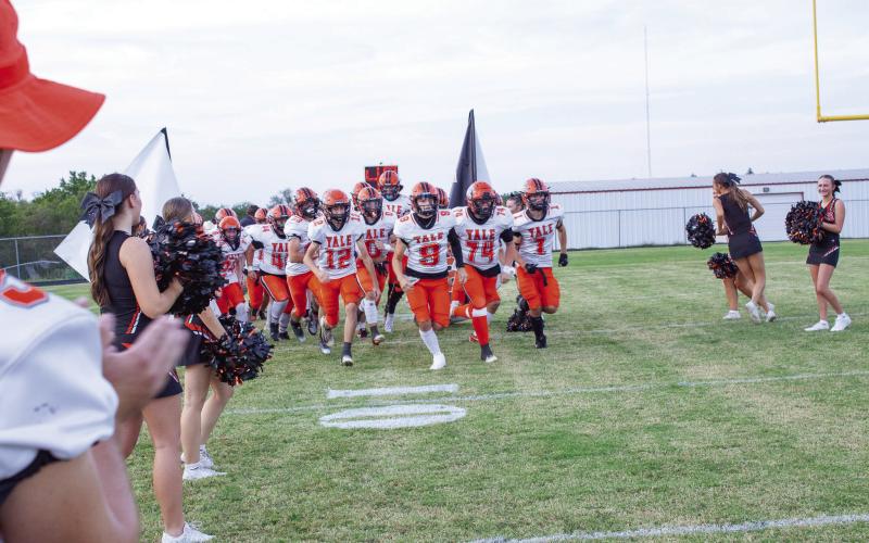 Yale Bulldogs run out onto the field in Ringwood.