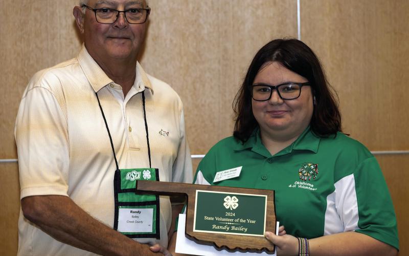 Randy Bailey is named the Oklahoma 4-H Volunteer of the Year at the 4-H Parent-Volunteer Conference at Oklahoma State University. Presenting the award is Mandy Schroeder, immediate past-president of the 4-H Volunteer Board. Photo courtesy Mitchell Alcala, OSU Agriculture