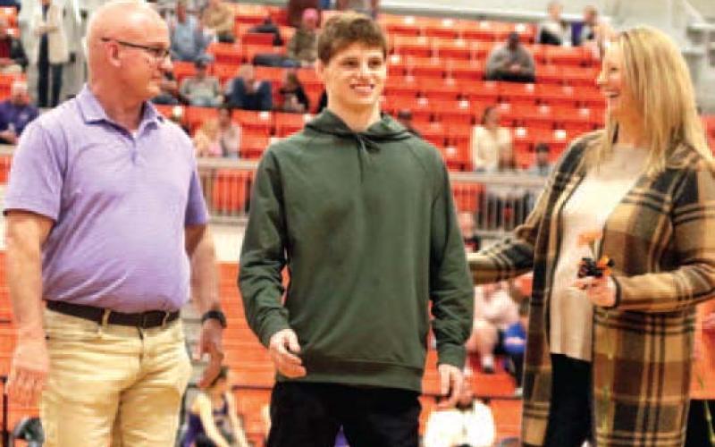 Kaiser Simpson escorted by Kasey and Laura Simpson