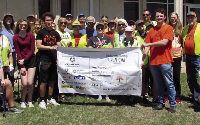 Volunteers group together in front of City Hall eager to get started on the Great American Clean Up last Sunday, April 14. Photos by DeAnna Maddox