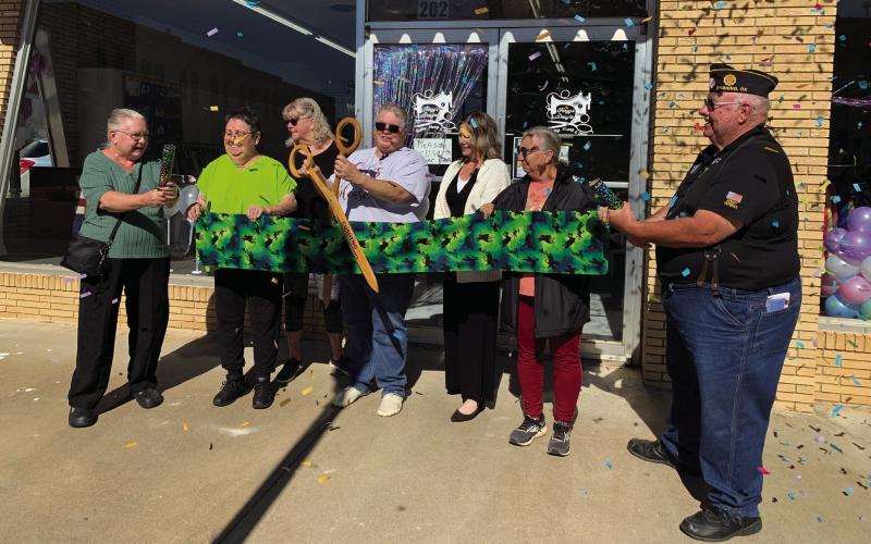 Cushing Chamber of Commerce hosted a ribbon cutting for new Downtown business — Fergy’s Designs at 202 East Broadway — on Monday, Nov. 3 . The business is owned and operated by Sarah Neil Ferguson and offers fabric and quilting services. Community members gathered for the celebration as well as a hourly raffle drawing during the grand opening. Photo by Jeremy Fincher