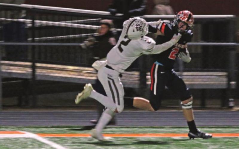 Junior end Lane Yaunt suff ers a non-call facemask as he sprints down a wide open sideline Friday.