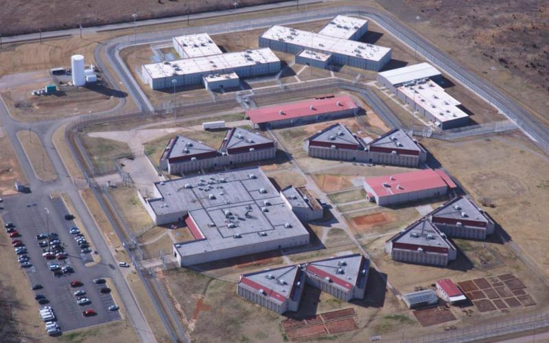 Is Oklahoma phasing out private prisons?