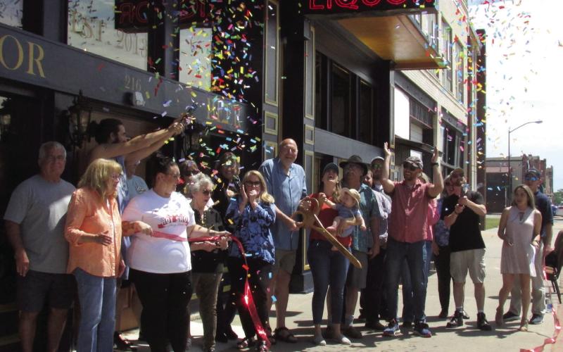 Brothers Liquor reopened at their new location in Downtown Cushing on May 1. Cushing Chamber of Commerce hosted a ribbon cutting ceremony for owner Brett Anderson alongside family and friends.
