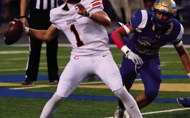 Senior quarterback Roman Tucker was 10 for 16 passing last week — throwing for 223 yards and three touchdowns. Photo by Sylvia Danyele
