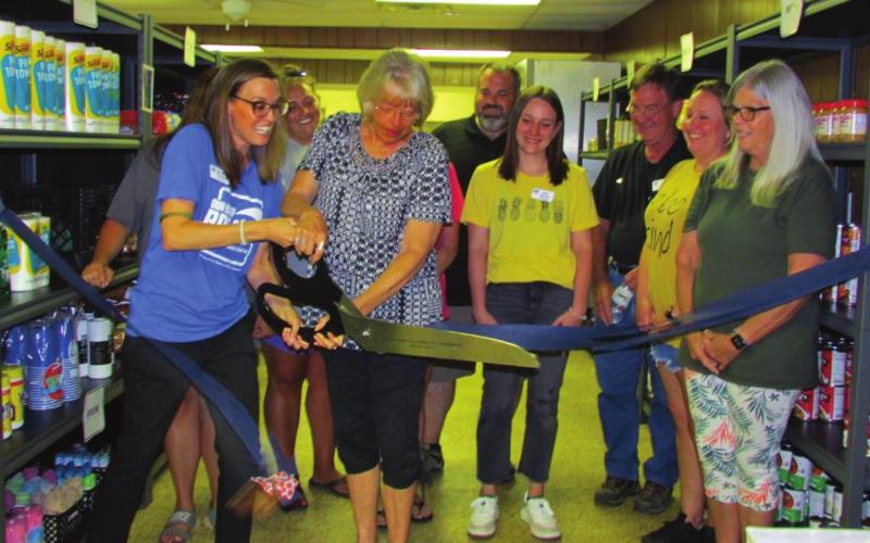 Ripley Mayor Delpha Whitfi eld and Our Daily Bread Executive Director Rachel Condley cut the ribbon offi cially opening the volunteer and donation based Ripley Market at the community center last Thursday, July 7. Other volunteer and community members pictured include Charene Webb, Courtney Lord, Nancy Eytcheson, Toby Diner, Kali Barnes, John Moran, Magan Low, and Terry Rodgers.