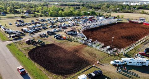 Arena parking lot fills up before recent event. Photo by Cody Barnhart
