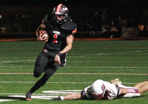 Senior quarterback Roman Tucker leaves a Ardmore Tiger defender in his dust as he makes a run down O’Dell Field. Story on page 9. Photo by J.D. Meisner.