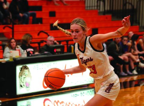 Kaitlyn Callanan heads toward the baseline. Photos by J. D. Meisner