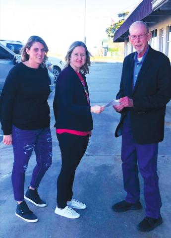 Cushing Masonic Lodge gives to United Way