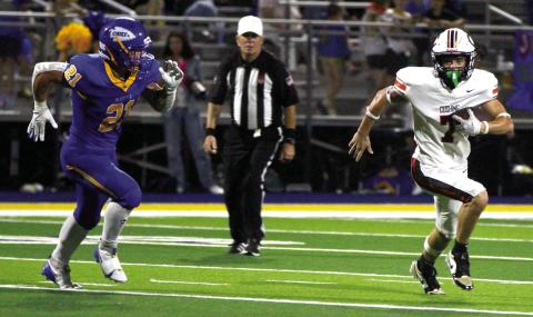 Lane Simpson blows past Berryhill containment. Photos by Sylvia Danyele