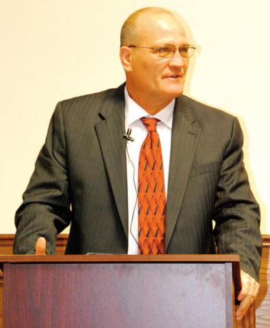 Knight announces retirement