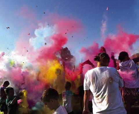 Participants in the 2025 Do or Dye color run hosted by the Cushing Geographic Club throw powder for the color explosion following the 5k Saturday, Aug. 16 at Memorial Park. See more photos on page 10. Photo by Allie Prater.