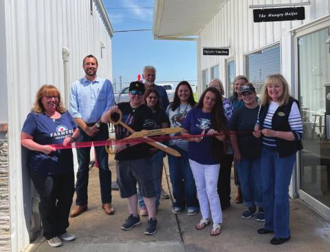 Dig Lyfe Vape Shop Ribbon Cutting