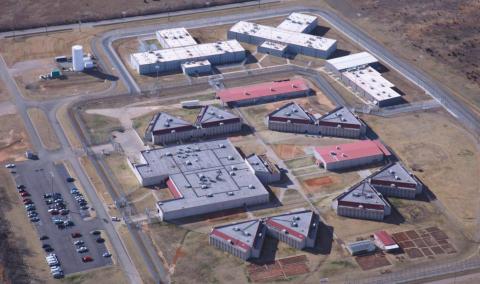 Is Oklahoma phasing out private prisons?