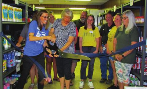 Ripley Mayor Delpha Whitfi eld and Our Daily Bread Executive Director Rachel Condley cut the ribbon offi cially opening the volunteer and donation based Ripley Market at the community center last Thursday, July 7. Other volunteer and community members pictured include Charene Webb, Courtney Lord, Nancy Eytcheson, Toby Diner, Kali Barnes, John Moran, Magan Low, and Terry Rodgers.