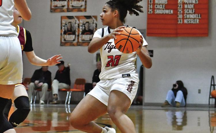 Cushing’s Makiah Shanklin looks to feed the ball inside against Cleveland. Photo by Sarah Townes