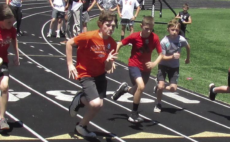 Ethan Church has an early lead during the fifth grade boys 100-yd dash. Participants pictured from left are Landon Thrasher, Church, Teagen Wood, Tyson Carmichael, and Tyler Harrison. Photos by DeAnna Maddox