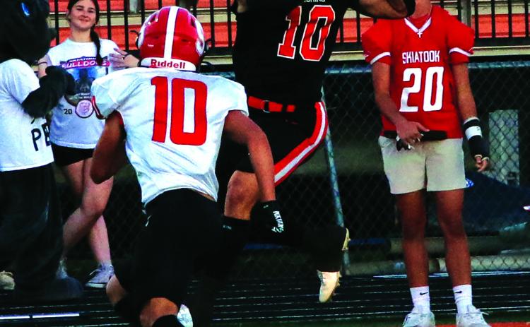 Wide receiver Brock Bales catches a Roman Tucker pass in the opening drive of Cushing’s homecoming game against Skiatook. Bales took the ball 80 yards to the house for Cushing’s first TD. Photo by Allie Prater