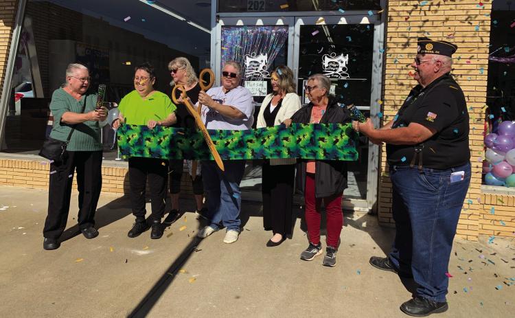 Cushing Chamber of Commerce hosted a ribbon cutting for new Downtown business — Fergy’s Designs at 202 East Broadway — on Monday, Nov. 3 . The business is owned and operated by Sarah Neil Ferguson and offers fabric and quilting services. Community members gathered for the celebration as well as a hourly raffle drawing during the grand opening. Photo by Jeremy Fincher
