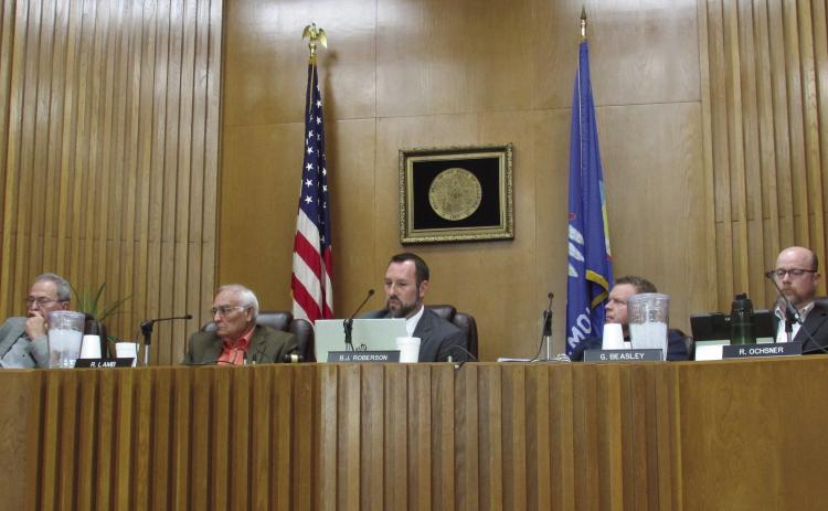 Commissioners Ricky Lofton, Ron Lamb, BJ Roberson, Geoff Beasley, and City Manager Ryan Ochsner.