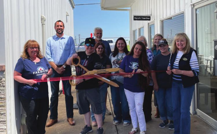 Dig Lyfe Vape Shop Ribbon Cutting