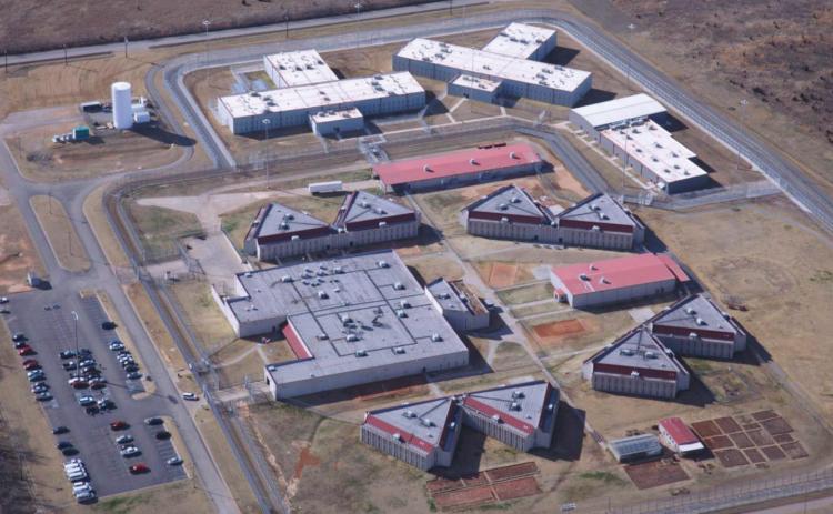 Is Oklahoma phasing out private prisons?