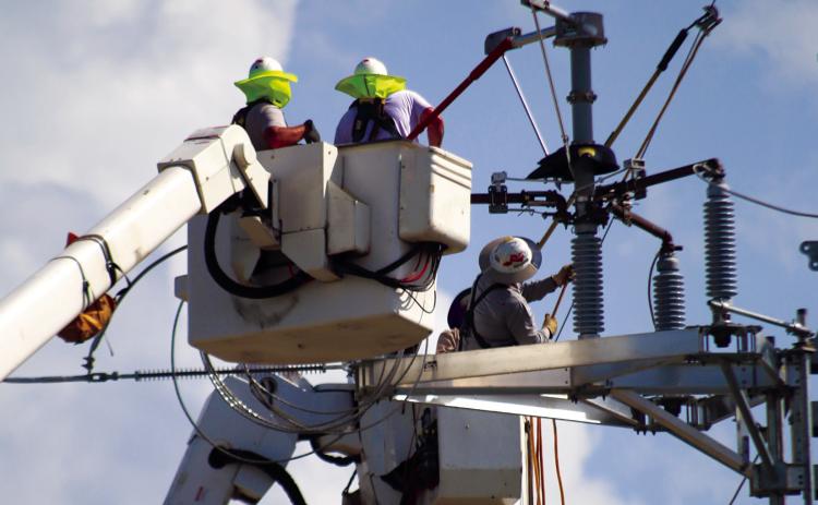 Cushing Electrical Superintendent Mike Stark and personnel from Force Electric and GRDA work to replace a failed switching device on the new line at Ninth Street and Little Avenue last Wednesday. The failure caused a city-wide outage for several hours. Photo by J. D. Meisner