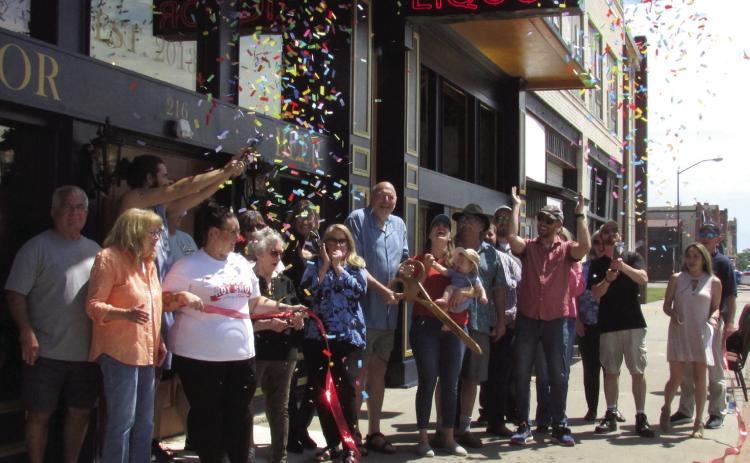 Brothers Liquor reopened at their new location in Downtown Cushing on May 1. Cushing Chamber of Commerce hosted a ribbon cutting ceremony for owner Brett Anderson alongside family and friends.